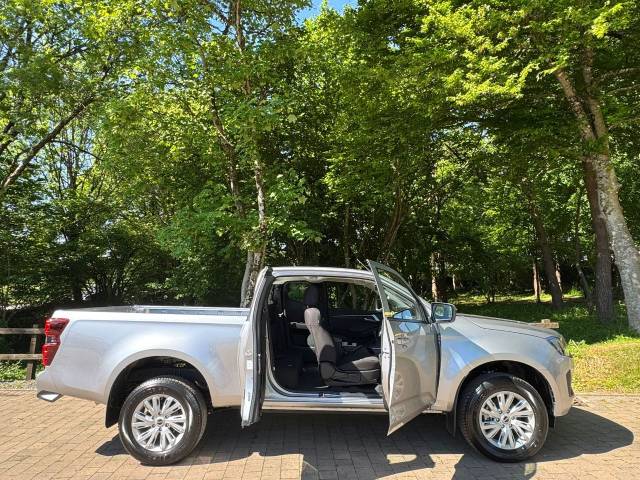 2025 Isuzu D-max 1.9 DL20 Extended Cab Manual