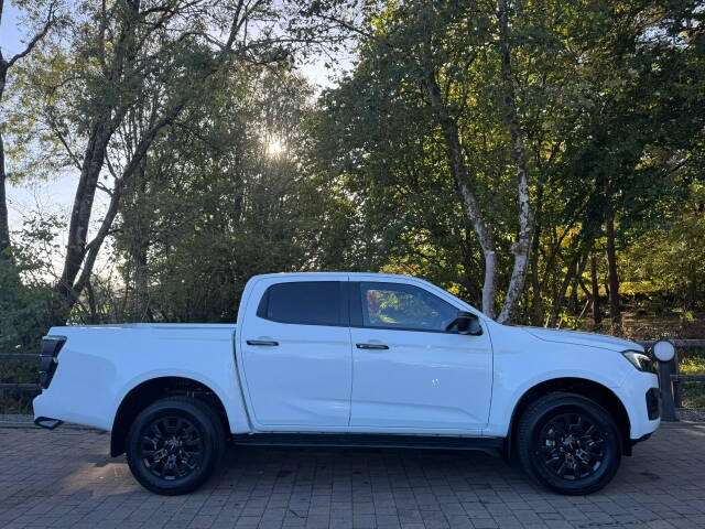 2026 Isuzu D-max 2.2 V-Cross Commercial Auto 4x4